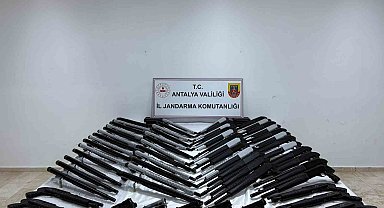 Serik'te ruhsatsız silah operasyonu