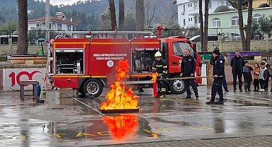 Seydikemer'de öğrencilere yönelik yangın ve deprem tatbikatı gerçekleştirildi