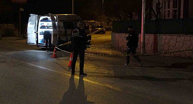 Ticari takside silahla yaralayıp yola attılar