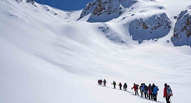 Tunceli'de 2 bin 950 metrelik dağa zorlu tırmanış