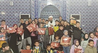 Türkeli'de çocuklar Kadir Gecesi'nde ödüllerine kavuştu
