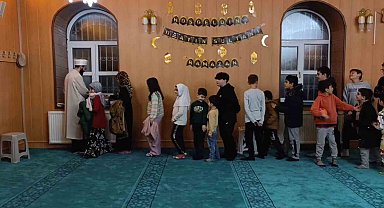 Van'da çocuklara camiyi ve namazı sevdirmek için etkinlikler düzenleniyor