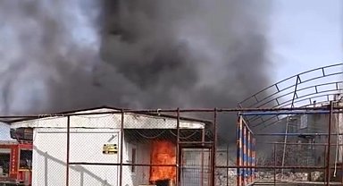 Van'da konteyner yangını