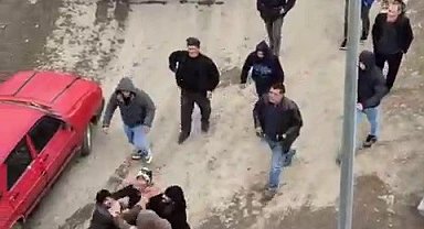 Yardım dağıtımında kavga
