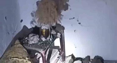 Yüksekova'da yaşanan deprem sonrası evlerde çatlaklar meydana geldi