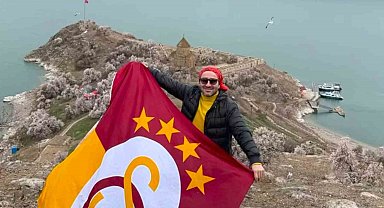 Galatasaray bayrağı Akdamar Adası'nda dalgalandı