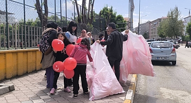 Iğdır CHP Teşkilatından Çocuklara 23 Nisan Hediyesi: 900 Balon Dağıtıldı