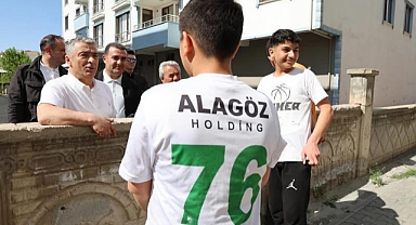 Milletvekili Cantürk Alagöz, Sokakta Futbol Oynayan Çocuklarla Buluştu