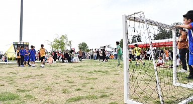 Osmaniye'de uçurtmalar semaları süsledi