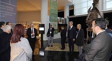 Rektör Hacımüftüoğlu, Türkiye ilaç endüstrisinin öncü isimleriyle bir araya geldi