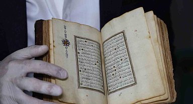 200 yıllık altın tezhipli Kur'an-ı Kerim'i Cumhurbaşkanı'na hediye etmek istiyor