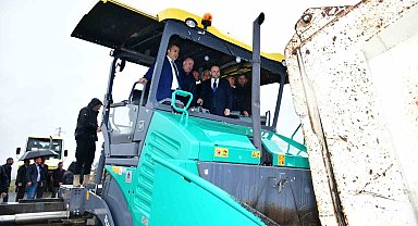 Ardahan'da köy yolları asfalt yerine beton kullanılarak yenileniyor