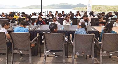 Bulanık'ta öksüz ve yetim çocuklar sevindirildi