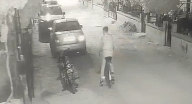 Çaldığı bisikleti beğenmeyince bırakıp motosikleti götürdü
