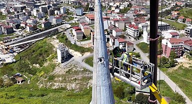 Depremde hasar gören Arnavutköy Sıddık Camii'nin minaresi söküldü