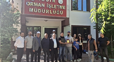 Doğaseverlerden Orman İşletme Müdürüne plaket