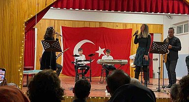 Erzincan'da öğretmenler oluşturdukları koro ile konser verdi