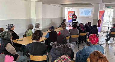 Gerze'de 104 anneye uyuşturucuyla mücadele eğitimi