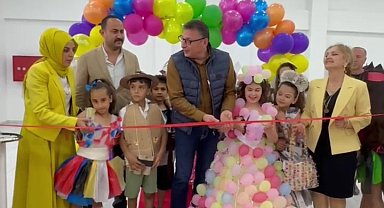 İskenderun'da öğrencilerin geri dönüşüm defilesi beğeni topladı