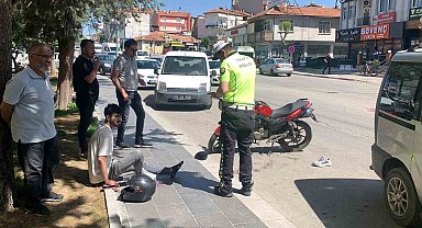 Karaman'da otomobille çarpışan motosiklet sürücüsü yaralandı