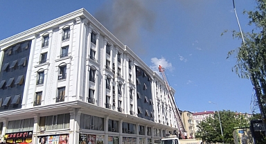 KIZ ÖĞRENCİ YURDUNDA YANGIN