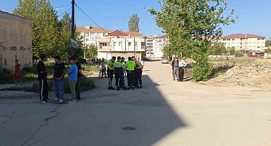 Önce çapıp sona üzerinden geçtiği arkadaşını ağır yaraladı