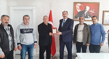 Serdar Ünsal’dan Iğdır Milli Eğitim Müdürü Aziz Gün’e Teşekkür Plaketi