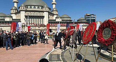 Taksim Meydanı'nda 19 Mayıs töreni