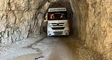 Taş Yolu tırın tünele sıkışması sonucu ulaşıma kapatıldı