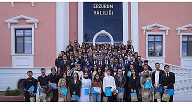 Vali Çiftçi'den Palandöken Ekonomi Forumu'nda görev alan ETÜ'lülere jest