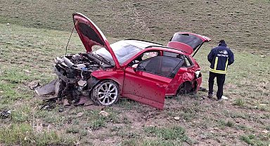 Van'da 50 metrelik uçuruma yuvarlanan otomobilin sürücüsü yaralandı