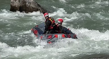 Yüksekova'da derede kaybolan İbrahim'i arama çalışmaları 12'nci gününde sürüyor