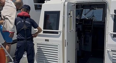 Ayvalık açıklarında gezi teknesinde rahatsızlanan şahıs tahliye edildi