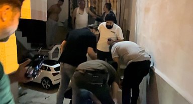 Bursa'da sıcak dakikalar: Ekiplerden kaçmaya çalışan aranan şahsın yakalanma anı kamerada