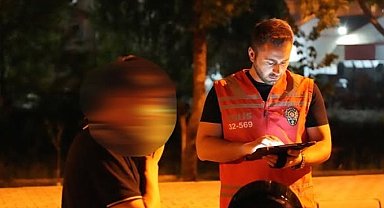 Isparta'da 1 saatlik asayiş ve trafik uygulamasında 236 kişi sorgulandı