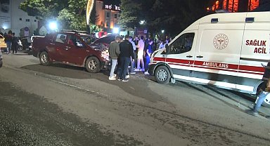 Kars'ta 4 araçlı zincirleme trafik kazası: 4 yaralı