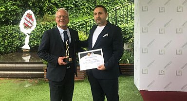 Kütahya'da Prof. Dr. Hakan Kara'ya "Akademik Altın Kalem" ödülü