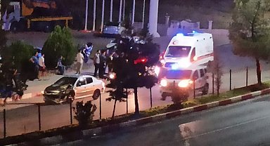 Siirt'te iki otomobil çarpıştı