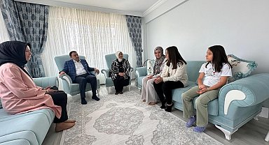 Vali Musa Işın ve eşinden şehit ailelerine anlamlı ziyaret