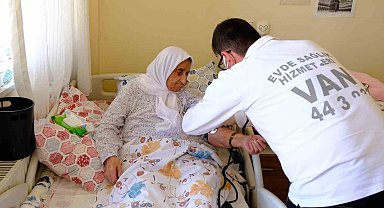 Van'da bayram öncesi huzurevi sakinlerine sağlık hizmeti