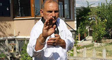 65 yaşındaki taekwondocu hareketleriyle gençlere taş çıkartıyor