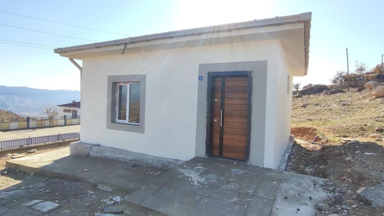 Köy muhtarlarına yeni muhtarlık ofisleri yapıldı