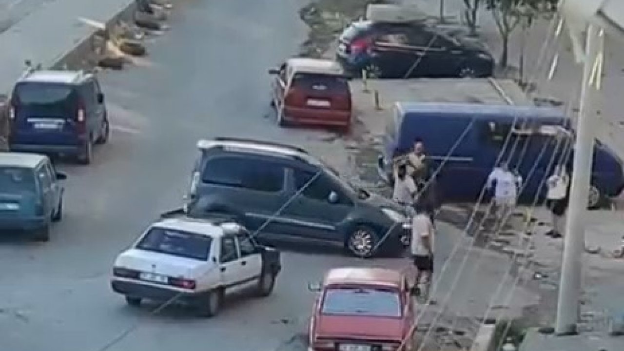 Edremit’te sopalı alacak verecek kavgası kameraya yansıdı