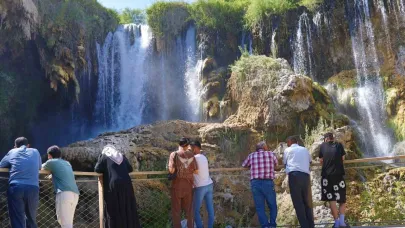 Konya’daki Yerköprü Şelalesi yaz sıcaklarında serinliğin adresi oluyor