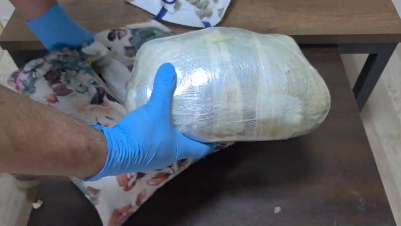 Otobüsteki yolcunun kullandığı yastıktan 1 kilo 450 gram uyuşturucu çıktı