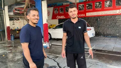 Sıcaktan bunalan köpeğin serinleme yöntemi izleyenleri gülümsetti