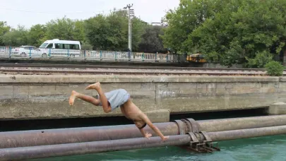 Adana yanıyor, sulama kanalları doluyor