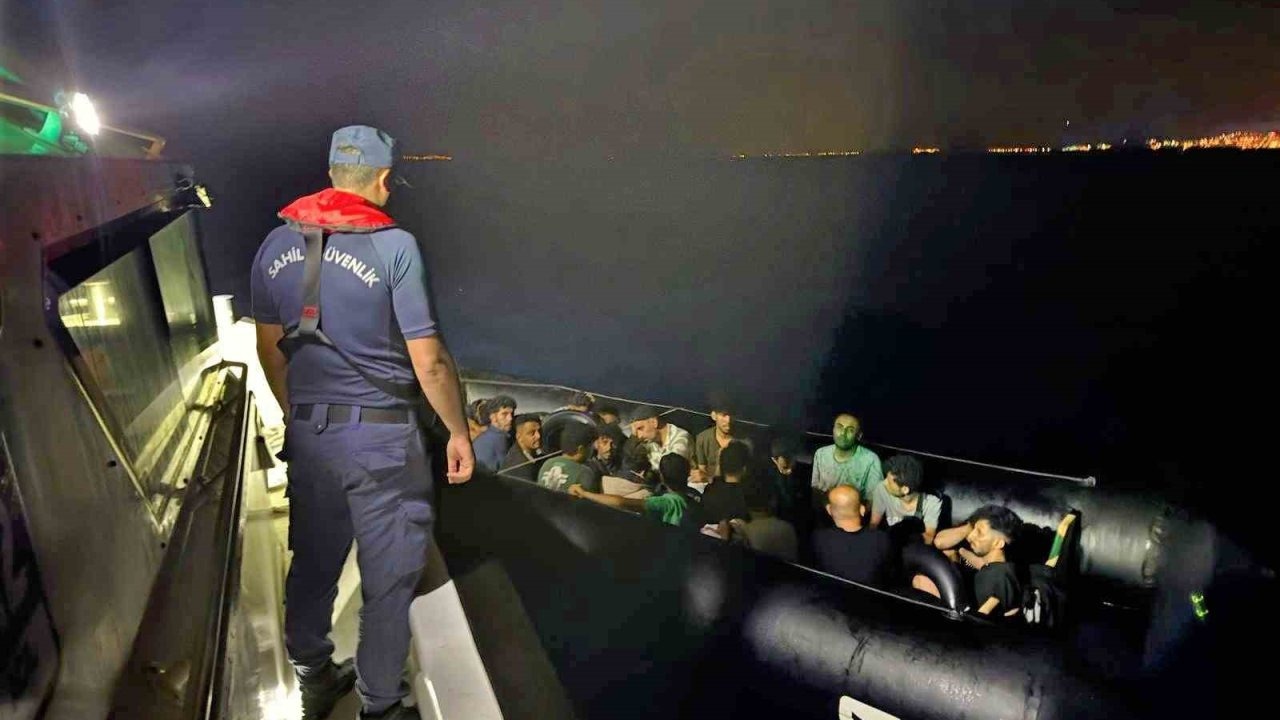 Kuşadası’nda 18 düzensiz göçmen kurtarıldı