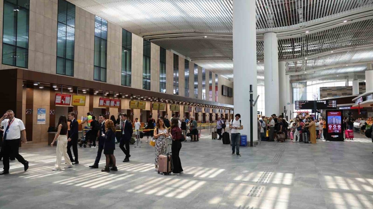Çukurova Uluslararası Havalimanı 10 ayda 4,5 milyon yolcuya hizmet verdi