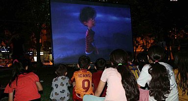 Ataşehir'in parklarında çocuklar için sinema keyfi başlıyor